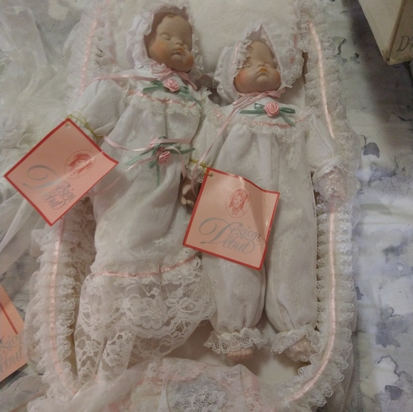 Megan and Melony twin porcelain doll set vintage - Picture 3 of 17